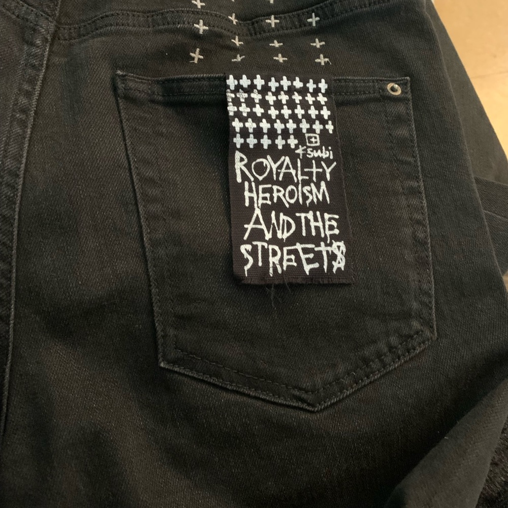 Gently used size 32 skinny distressed jeans